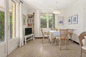 Μια τηλεόραση ή/και κέντρο ψυχαγωγίας στο Villa Dorène