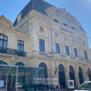 Budova, kde se prázdninový dům nachází + 8 fotografií