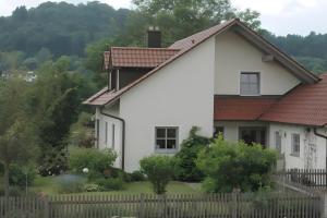 a white house with a red roof and a fence at Ferienhaus Altmühltal Beilngries in Beilngries +16 photos