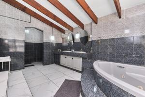 Gallery image of Villa Picasso- 1 Bed Villa in Johannesburg