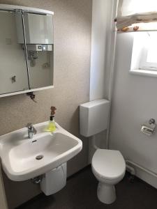 a bathroom with a white sink and a toilet at Ferienwohnung Innenstadt in Marktbreit