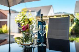 a table with wine glasses and a bottle of wine at Zum alten Wald in Zell am Harmersbach