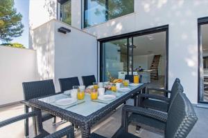 a dining table and chairs on the patio of a house at Naturamar in Muro