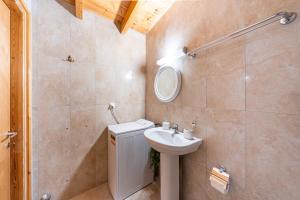 Koupelna v ubytování Violas Studio + 14 fotografií