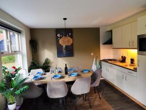 a kitchen with a wooden table with chairs and a dining room at Morning Glory, Huisje Dahlia in Beekbergen +24 photos