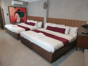 two large beds in a hotel room with at Townhouse Oak Grey Hotel Near Clark International Airport in Pampang +68 photos
