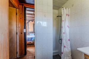 Koupelna v ubytování Cendrillon location bien située + 12 fotografií