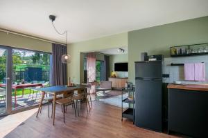 a kitchen and living room with a table and a refrigerator at Ferienwohnung 250m zum Grimnitzsee in Joachimsthal