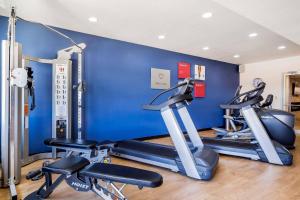 Fitness centrum a/nebo fitness zařízení v ubytování Comfort Suites El Paso Airport + 16 fotografií
