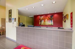 Kuchyň nebo kuchyňský kout v ubytování Econo Lodge Marion I-81