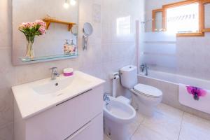 Koupelna v ubytování Tobalu + 34 fotografií