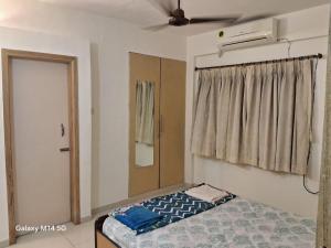 Postel nebo postele na pokoji v ubytování Peaceful Bungalow with Private Garden