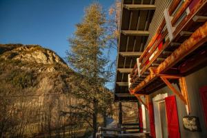 コルマールにあるChalet de luxe - Alpes françaiseの山並木の建物