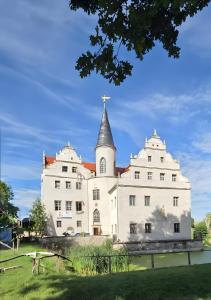 a large white building with a cross on the top at Apartment für 2, nicht für Monteure in Niederau