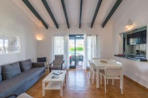 a living room with a couch and a table at Casa 3 O en Complejo Binisafua in Binisafua