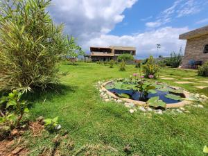 Zahrada ubytování Elysian Hideaway By StayJade3BHKPoolGardenLawn