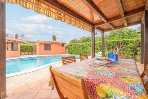 an image of a villa with a table and a swimming pool at Villa Raffa in Avola