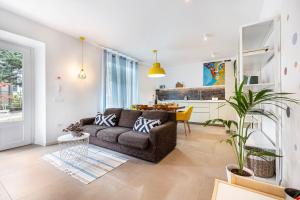 a living room with a couch and a table at Casa sul Leno in Rovereto