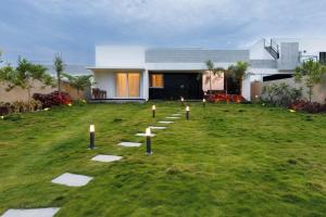 Gallery image of Casa Bohemia Villa by StayJade - Private Pool - Lawn in Berikai