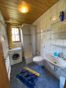 Koupelna v ubytování Bärenhof Hüsli