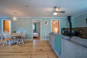 Posezení v ubytování Pool table - Le chalet au bord du lac