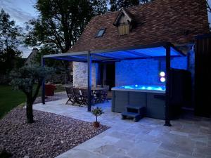 Πισίνα στο ή κοντά στο Gite Du Mas De Bède