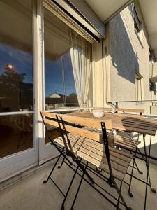 ระเบียงหรือลานระเบียงของ Simple and Warm on Köschenrütistrasse +20 ภาพ