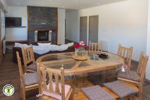 TV a/nebo společenská místnost v ubytování La clé du Vercors