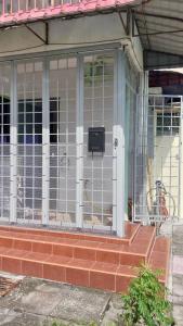 a fence on the front of a house at Idah Homestay Bandar Tasik Puteri in Rawang