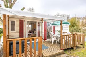 Budova, kde se kemp nachází