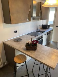 a kitchen with a table with a basket of flowers on it at Appartamento Iris in Mori +2 photos