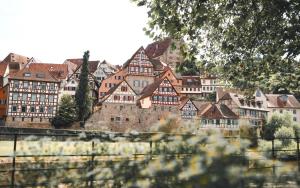a view of a town with many buildings at Ferienwohnung Am Stadtpark in Schwäbisch Hall