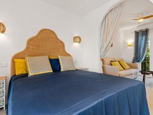 Una cama o camas en una habitación de Villa Sophora 2, near Puerto Banus 24 fotos más