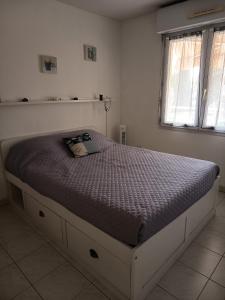 Ένα ή περισσότερα κρεβάτια σε δωμάτιο στο A 400m de la plage