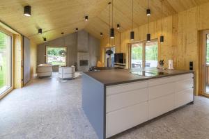 a kitchen with a large island in the middle of a room at Ferienhaus TierbachLodge in Herrentierbach