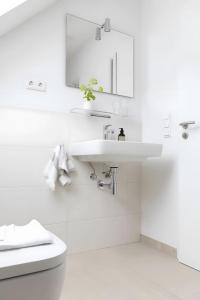 Koupelna v ubytování Strandroggen