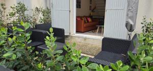 Zahrada ubytování Nouveau ! Le Pop Appart - Fun et coloré en hypercentre de Surgères