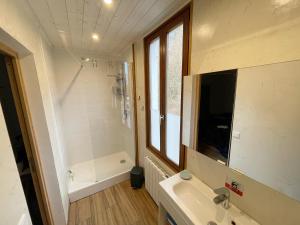 a bathroom with a sink and a shower and a tub at Reflet Bleu du Lac d'Annecy 3 étoiles - Face au lac, Parking gratuit, Paddle board in Doussard
