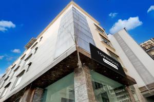 Budova, kde se hotel nachází + 19 fotografií