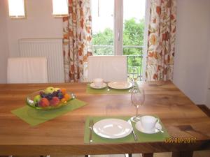 a dining room table with a bowl of fruit on it at Damkröger 2 Inselwohnung - Seeblick in Lindau