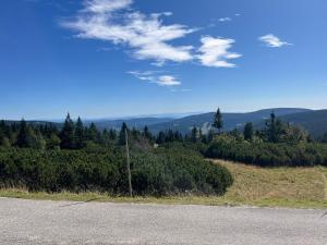 an empty road with a view of the mountains at Výrovka in Pec pod Snezkou
