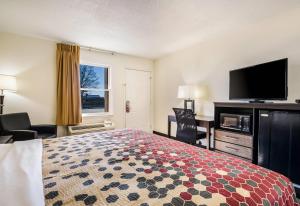 TV a/nebo společenská místnost v ubytování Econo Lodge Glade Springs I-81