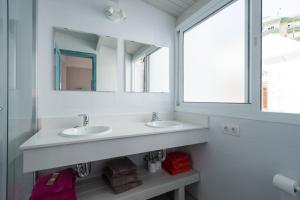 Ein Badezimmer in der Unterkunft Blue Beach House ATICO CON TERRAZA