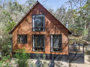 a house with windows on the side of it at Hepbirds in Hepburn Springs