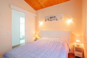 Giường trong phòng chung tại Appartement Ars-en-Ré Heraudeau +12 ảnh