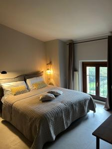 Ένα ή περισσότερα κρεβάτια σε δωμάτιο στο Modern loft FREE PARKING, Old watermill