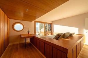 Fotografie z fotogalerie ubytování Villa Sarmaz – Accès direct au lac et ponton privé v destinaci Menthon-Saint-Bernard