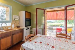 Køkken eller tekøkken på Panissal – Maison familiale 6 pers + 15 billeder