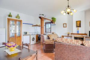 Кухня или мини-кухня в Casa Villanueva 3 Sólo Familias
