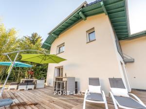 En terrasse eller udendørsområde på Port-Lac 1 & 2 - Lac D'Annecy